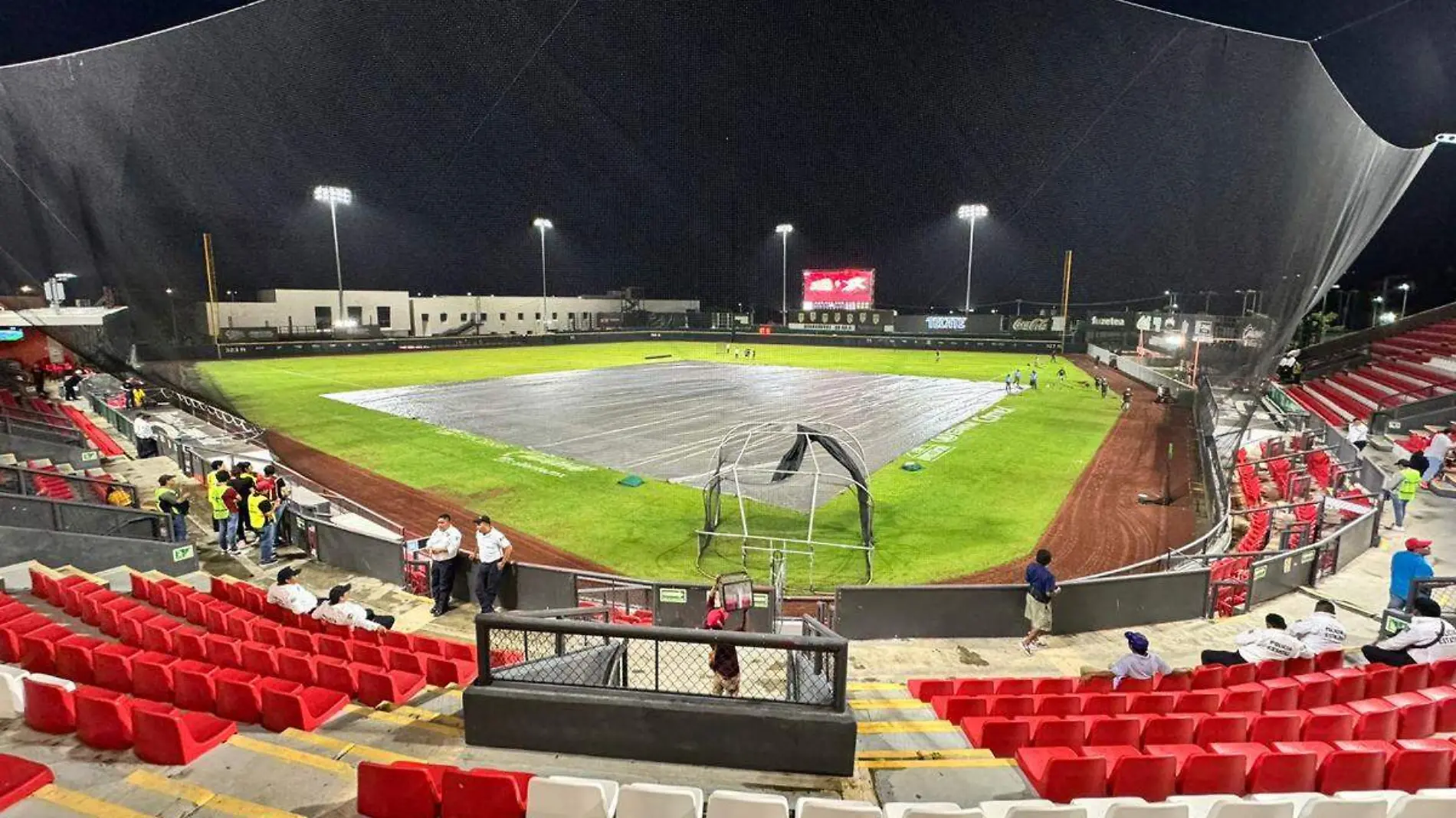 Lluvia en el Estadio de los Piratas de Campeche